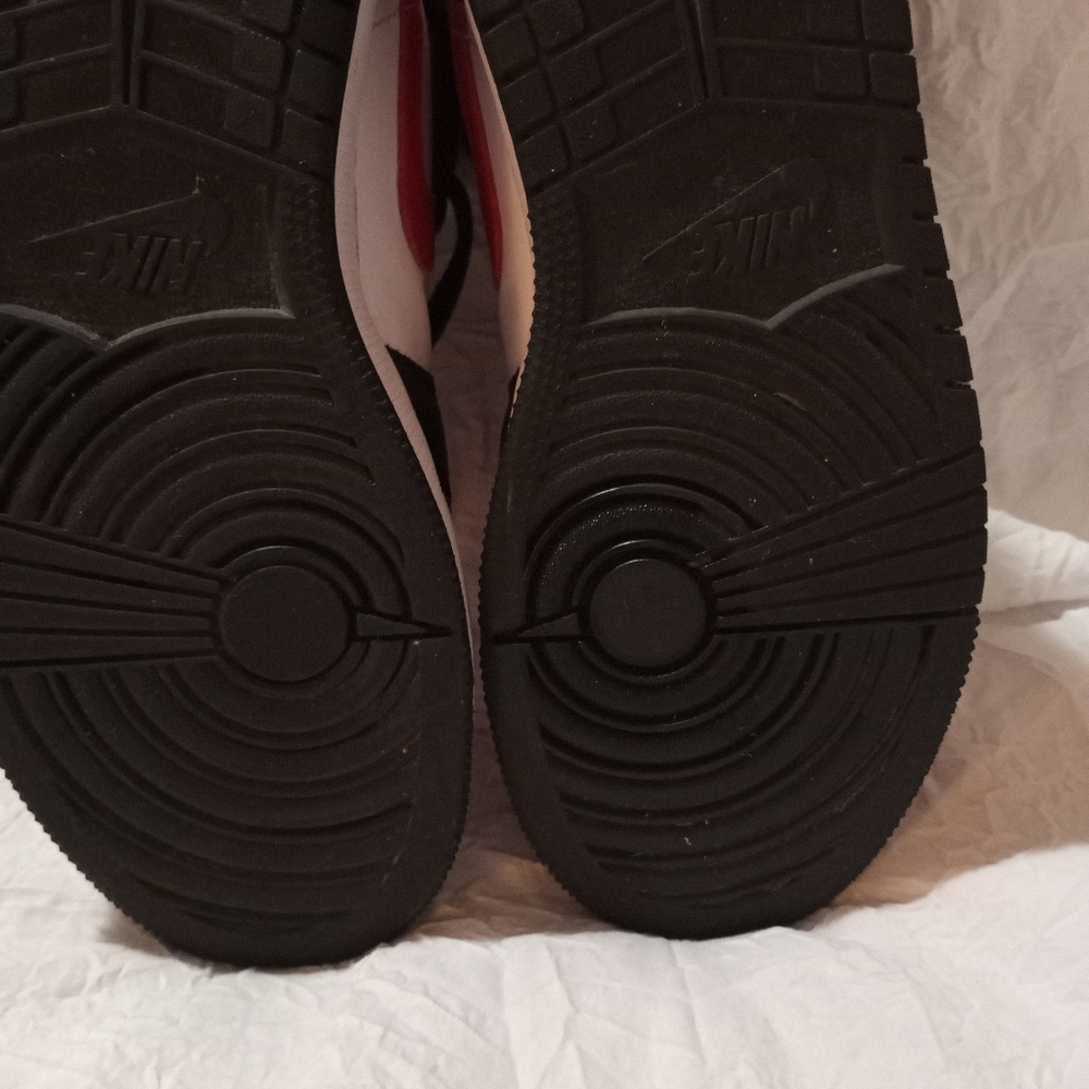 Nike Air Jordan 1 Mid 6Y(7.5 women) 🚺 - Picture 14 of 15